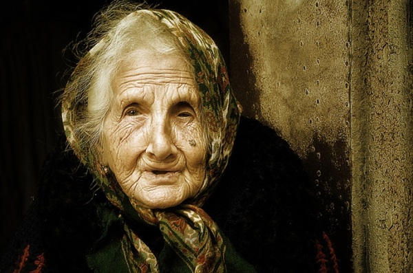 Anziana donna nissena