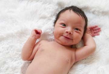happy newborn 130506