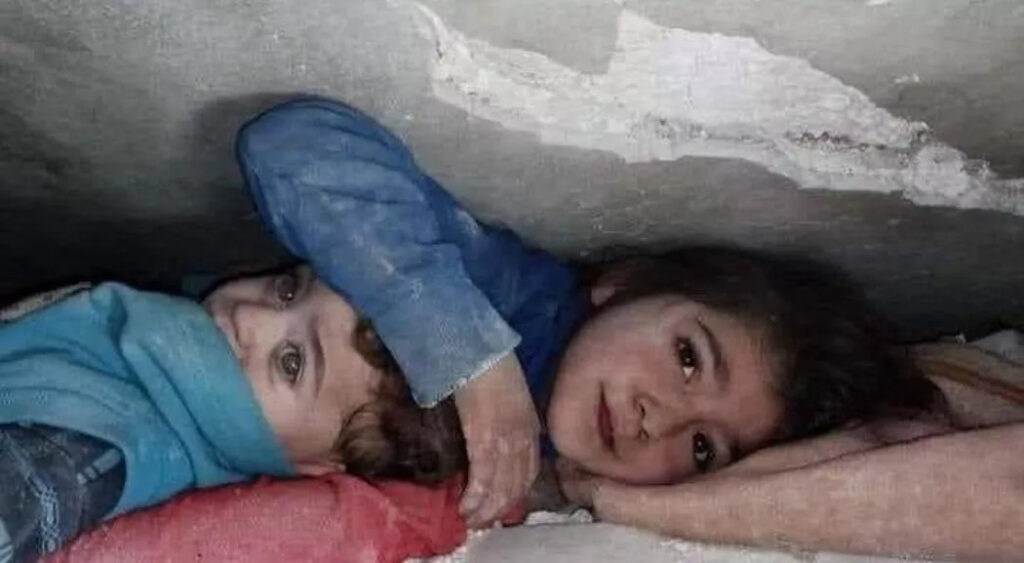 Terremoto in Siria: il sorriso sotto le macerie di Idlib
